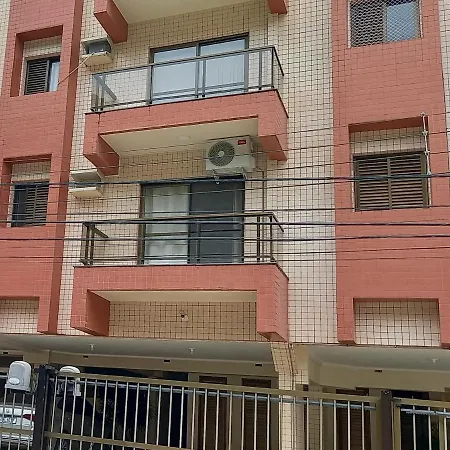 Apartamento Climatizado a 150 Metros da Praia-2